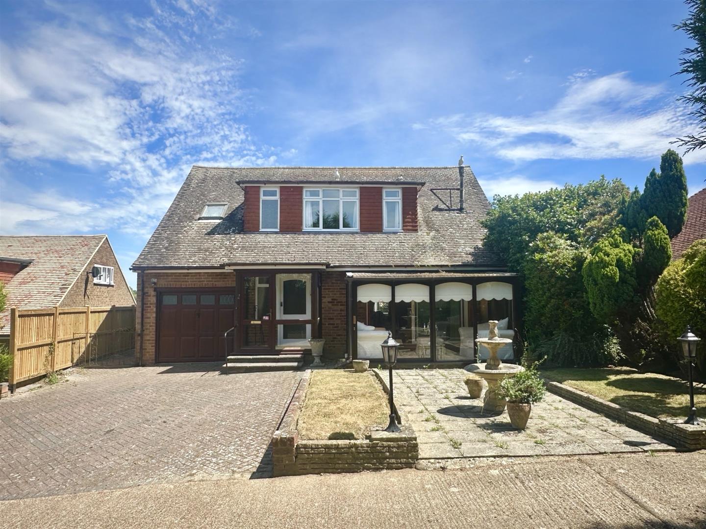 3 bed property in Ellerslie Lane, Bexhill-On-Sea